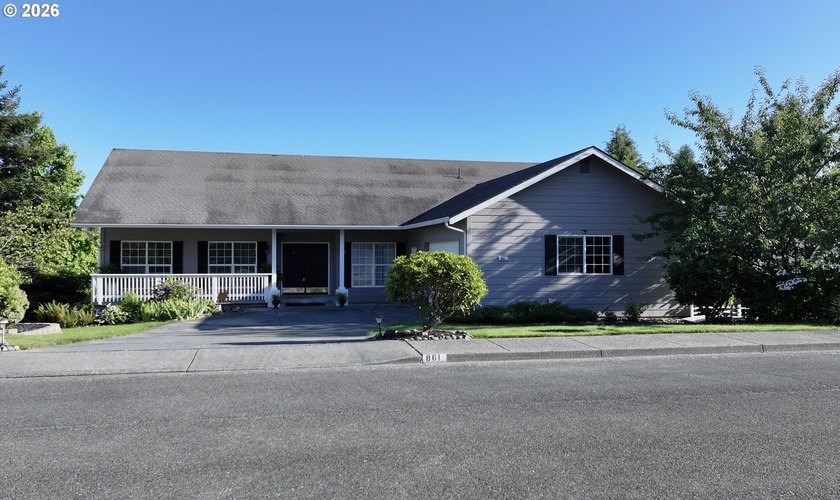 Spacious 4-bedroom, 3.5 bath residence with a rare 4-car garage - photo 2