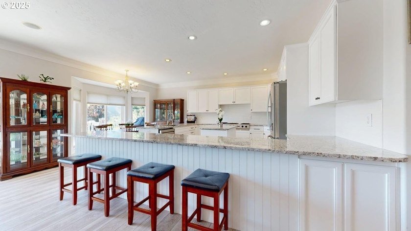 Spacious 4-bedroom, 3.5 bath residence with a rare 4-car garage - photo 9