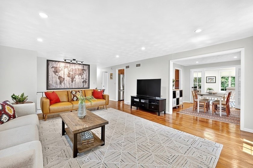 This incredible home located in the highly desirable Pheasant - photo 5