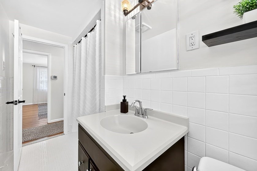 This incredible home located in the highly desirable Pheasant - photo 10