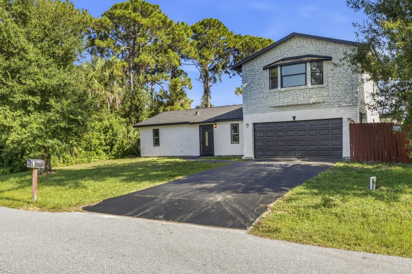 Tastefully renovated and turn-key! This stunning 3BR/2.5BA home - photo 3