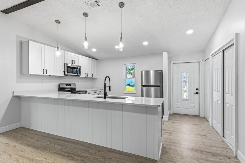 Tastefully renovated and turn-key! This stunning 3BR/2.5BA home - photo 6