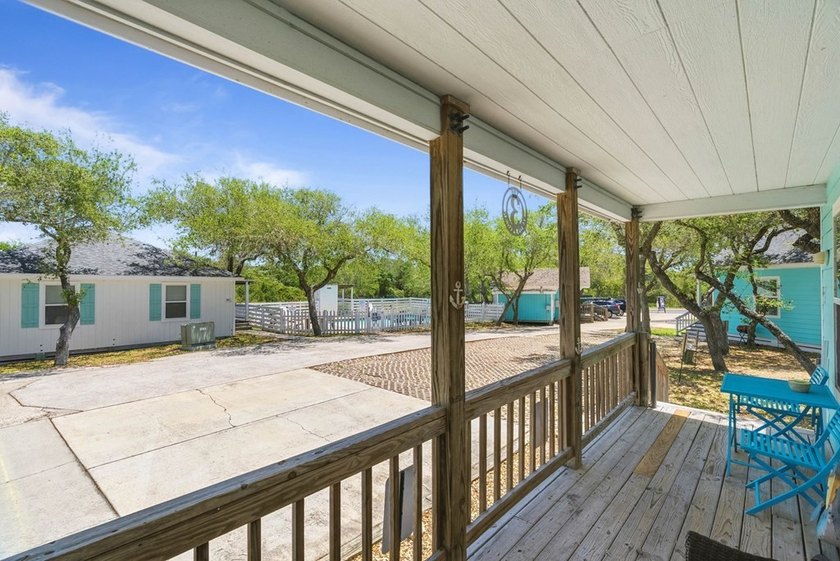 Coastal Cottage Retreat Near Copano Bay! Discover your perfect - photo 15