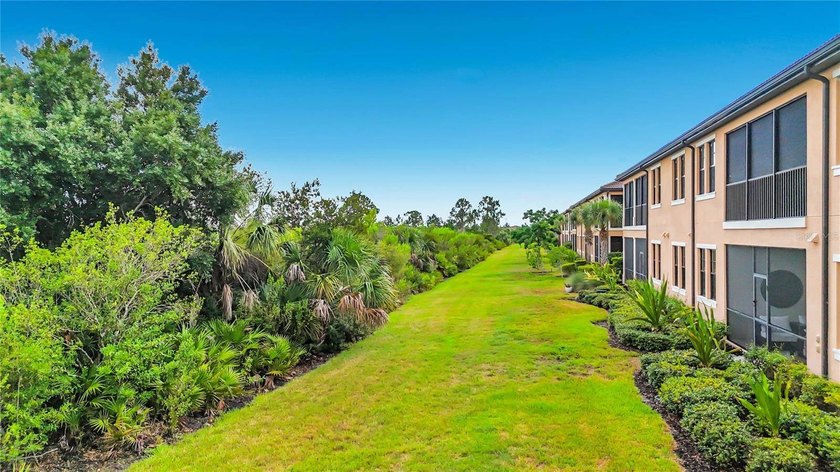 Quiet Luxury, Exceptionally Curated. Welcome to a home where - photo 21