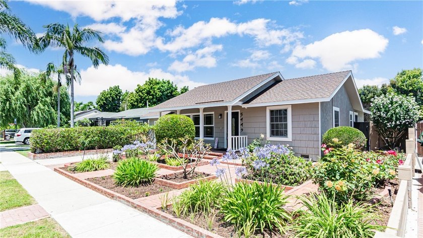 Welcome to prestigious 5449 E. Fairbrook St, Long Beach, CA - photo 3