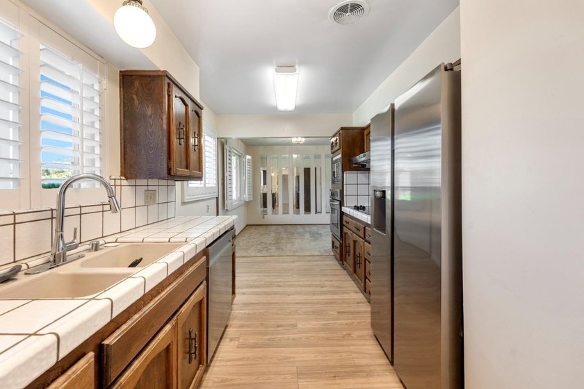 Classic single-story home in the highly sought-after Strawberry - photo 2