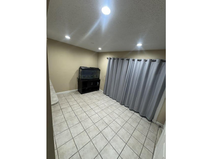 Welcome to this charming two-bedroom, one-and-a-half-bath - photo 6