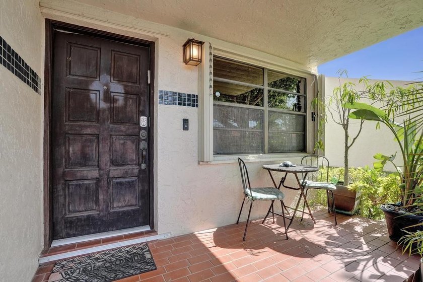 An updated and spacious corner villa in Forest Lake community at - photo 4