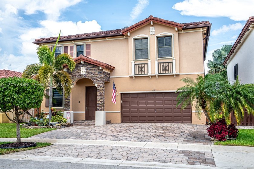 An amazing 2-story, 4 bedrooms and 3 bathrooms home located in - photo 2