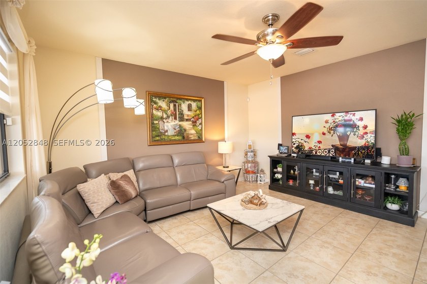 An amazing 2-story, 4 bedrooms and 3 bathrooms home located in - photo 10