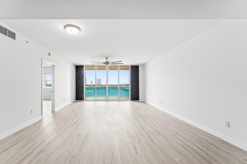 6th floor 2BR + bonus room/den, 2BA condo with east/sunrise - photo 7