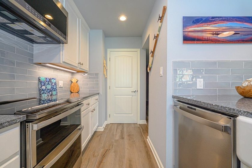 Absolutely stunning! Come experience this completely remodeled - photo 19