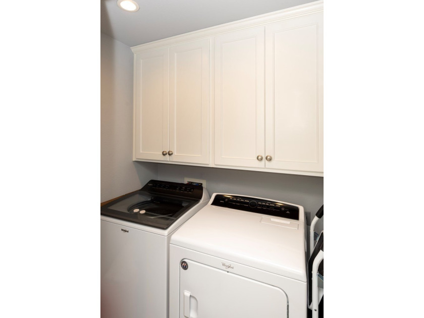 Absolutely stunning! Come experience this completely remodeled - photo 20