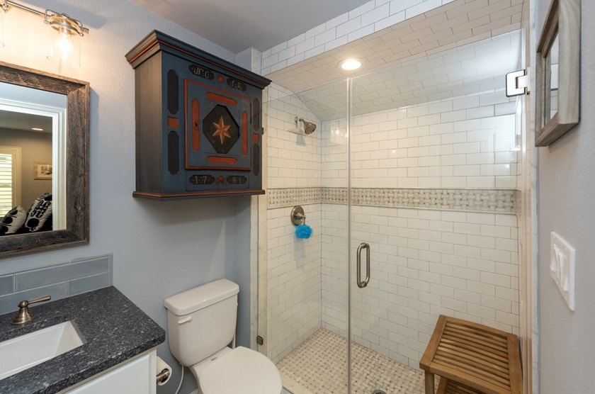 Absolutely stunning! Come experience this completely remodeled - photo 22