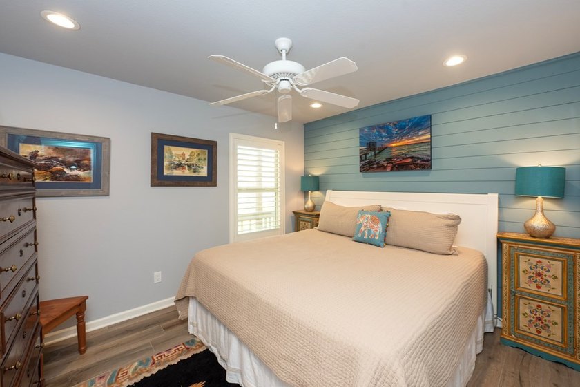 Absolutely stunning! Come experience this completely remodeled - photo 25