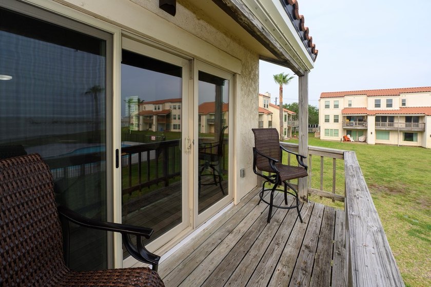Absolutely stunning! Come experience this completely remodeled - photo 28
