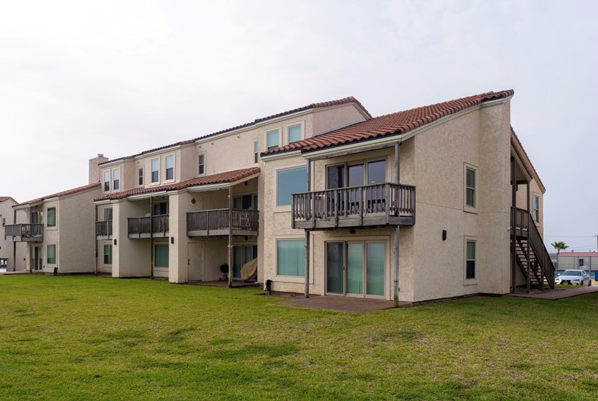 Absolutely stunning! Come experience this completely remodeled - photo 33