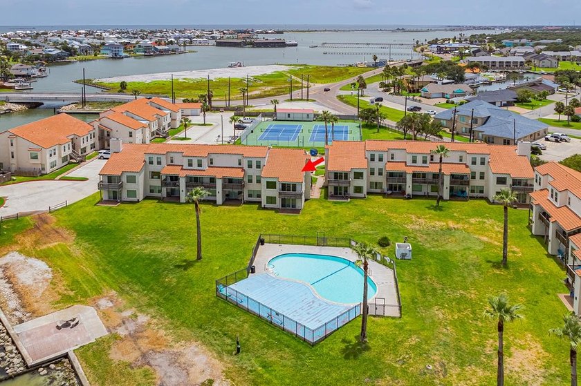 Absolutely stunning! Come experience this completely remodeled - photo 34