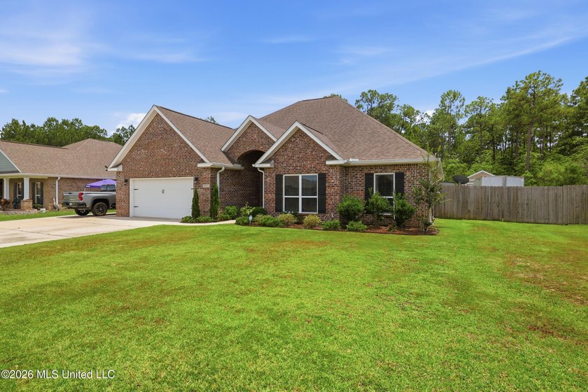 This home has it all! Featuring a spacious open floor plan, this - photo 3