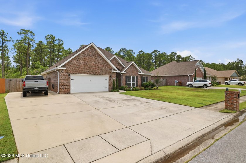 This home has it all! Featuring a spacious open floor plan, this - photo 4