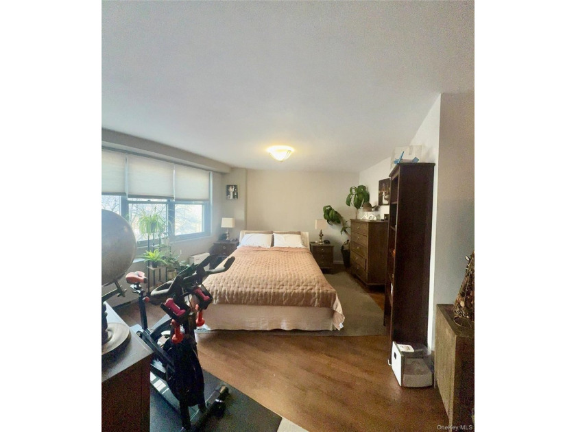 Oversized L-shaped studio apartment in excellent condition - photo 11