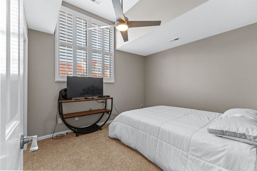 Stunning 3-bedroom, 2.5-bathroom home in Mariners Point is - photo 31