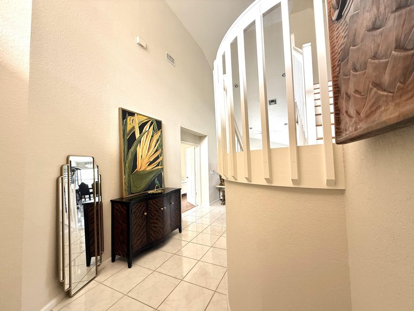 Delightful well-maintained, low HOA, Mediterranean-inspired - photo 7