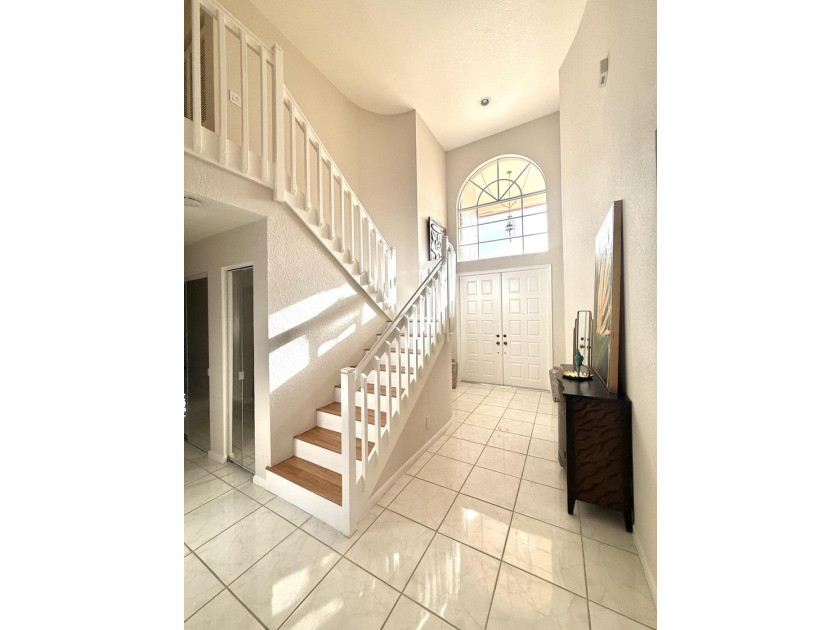 Delightful well-maintained, low HOA, Mediterranean-inspired - photo 9