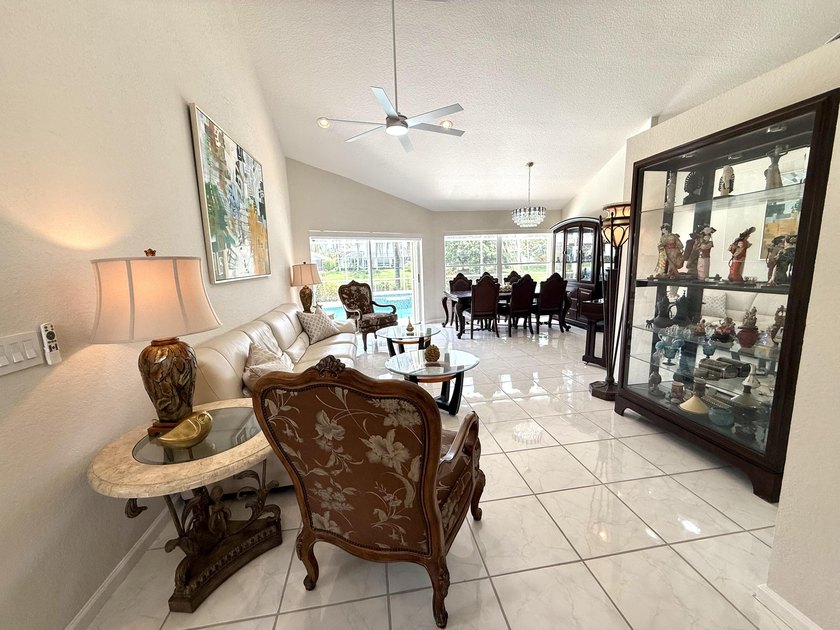 Delightful well-maintained, low HOA, Mediterranean-inspired - photo 10