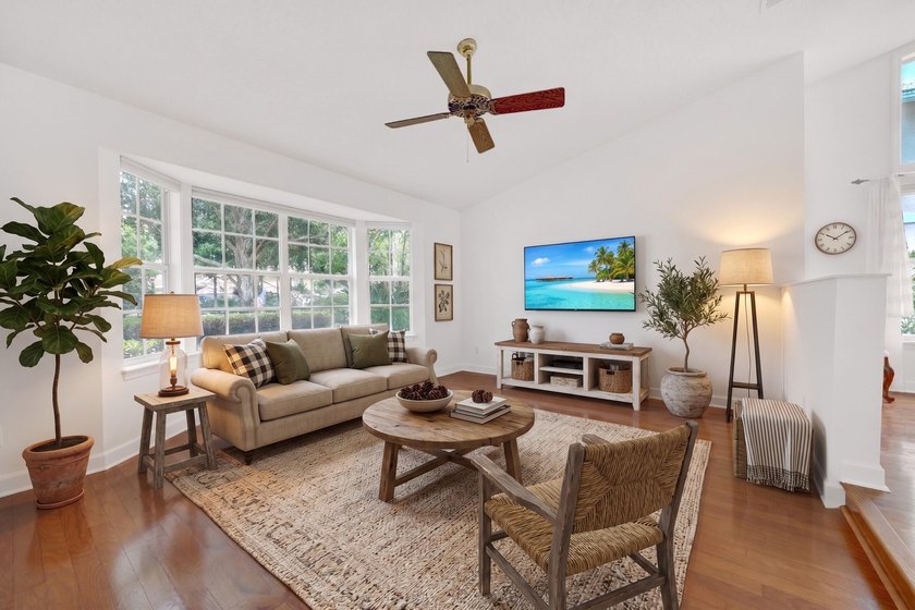 LAKEFRONT - 4 BD, 2.5BA w/Impact Glass, fresh paint, AC's ('21) - photo 10
