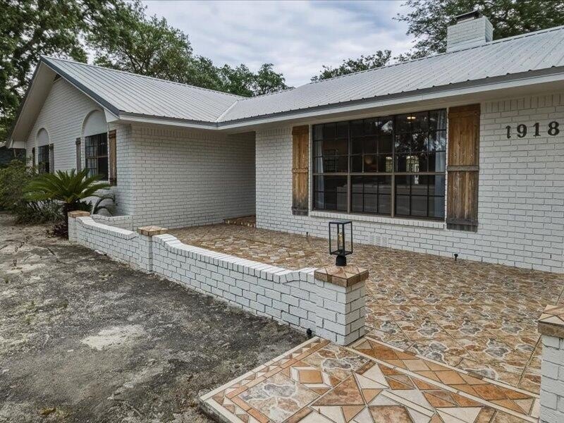 Beautifully updated 3-bedroom, 2-bath home situated on a - photo 31