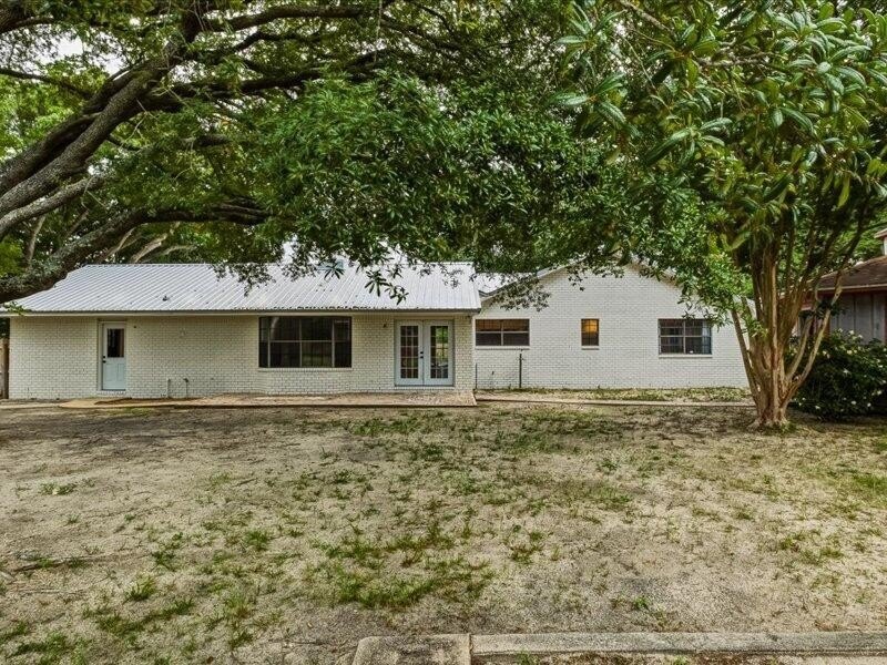Beautifully updated 3-bedroom, 2-bath home situated on a - photo 39