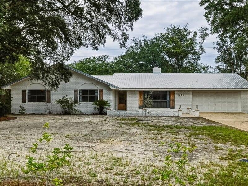 Beautifully updated 3-bedroom, 2-bath home situated on a - photo 41