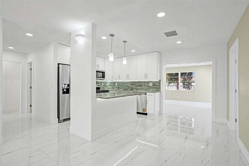 Completely renovated 4-bedroom, 3-bathroom home in desirable - photo 5