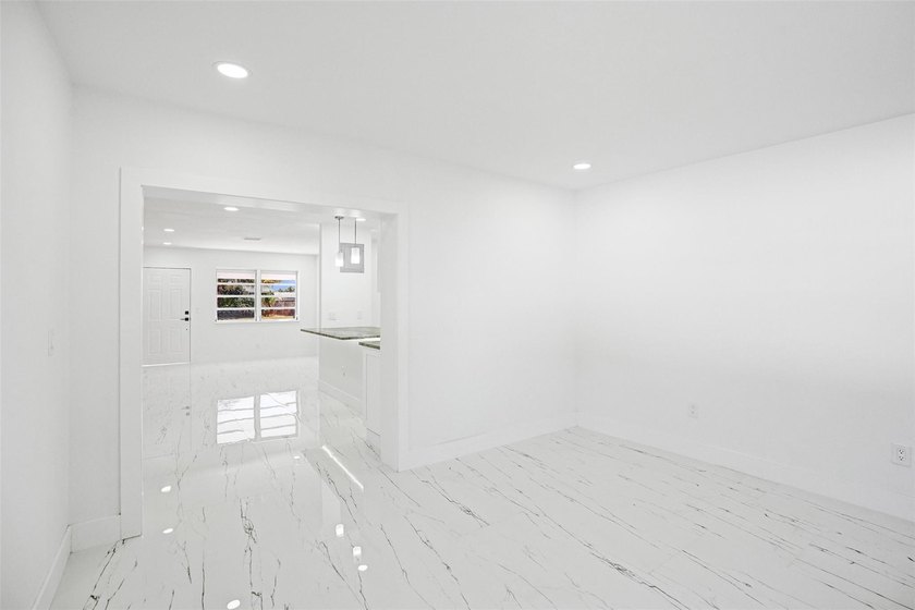 Completely renovated 4-bedroom, 3-bathroom home in desirable - photo 10