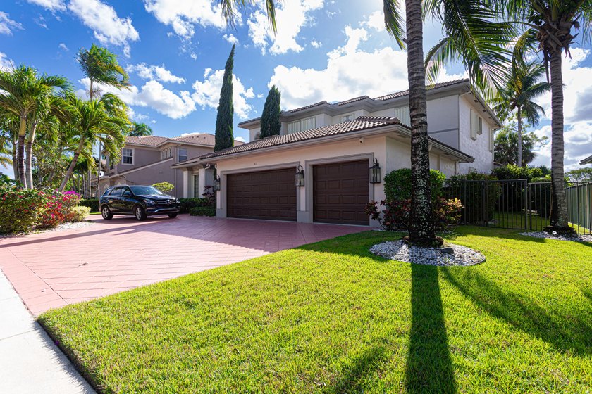 Beautiful two-story home located in The Estates at Madison Green - photo 3