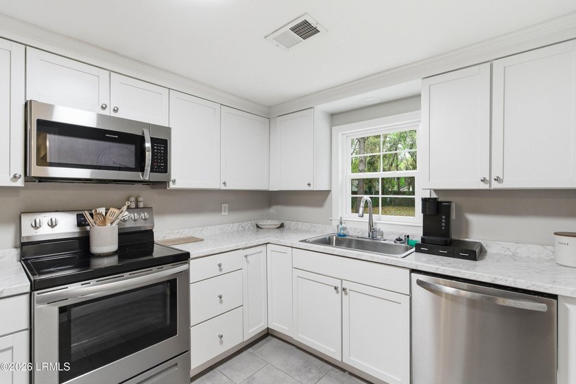 Welcome to this charming Lowcountry ranch-style home located in - photo 14