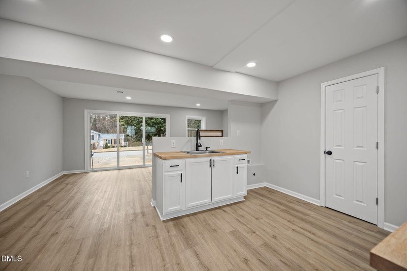 Thought you could not find a 5 bedroom home with a great - photo 15