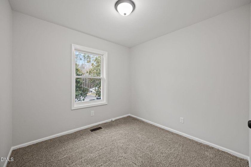Thought you could not find a 5 bedroom home with a great - photo 22
