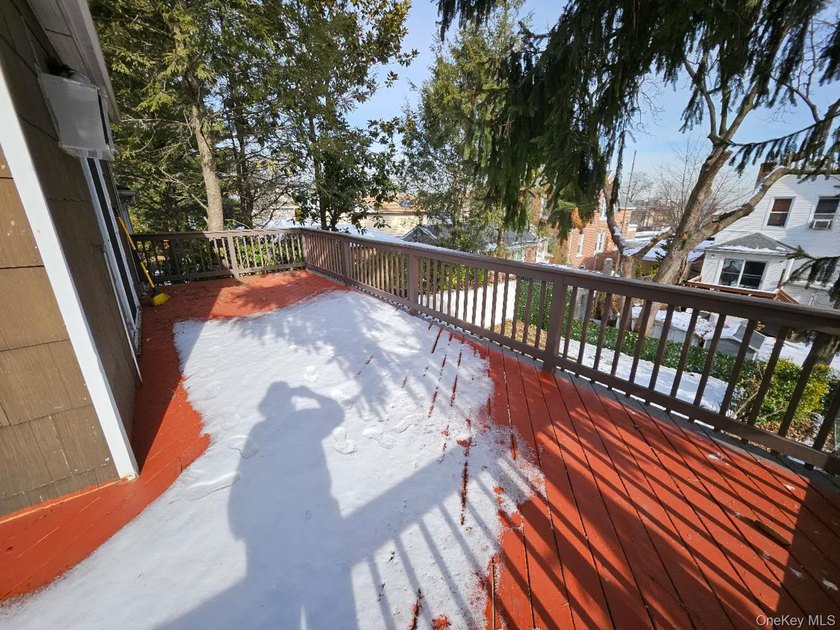 Well-maintained single-family home in the Bronx with R4 zoning - photo 4