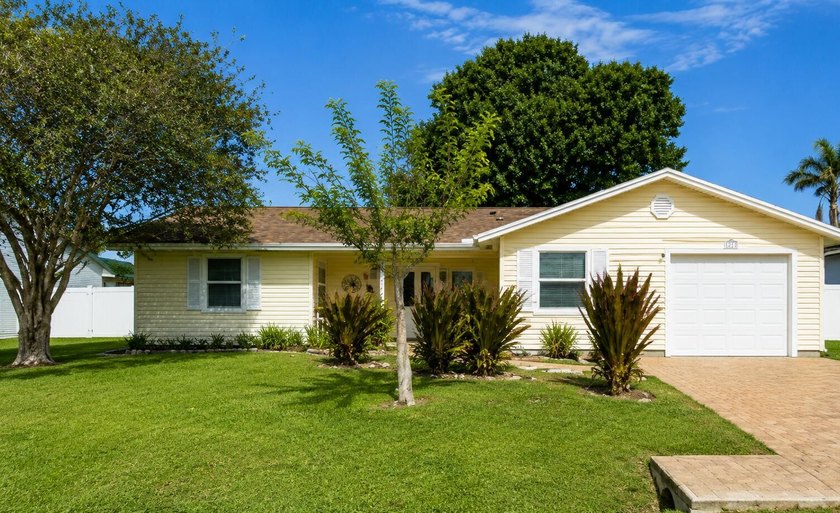 This well-maintained 3-bedroom, 2-bath home offers a bright - photo 2