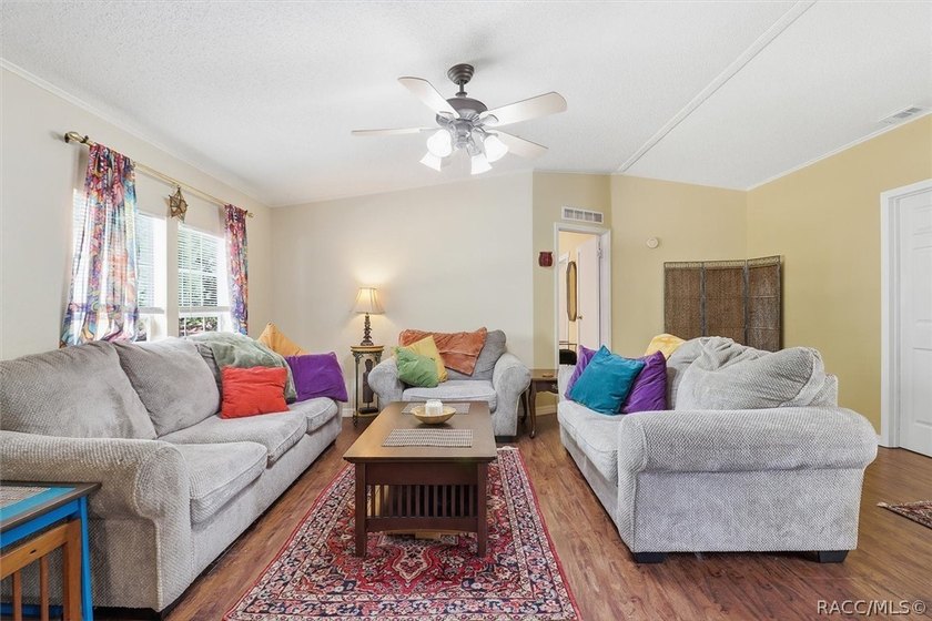 Spacious and unique property offering exceptional living space - photo 6