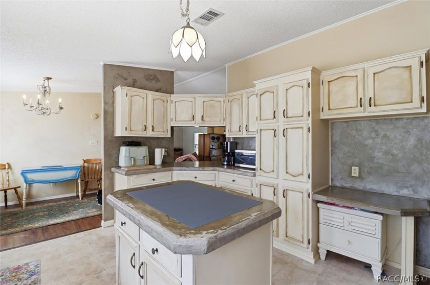 Spacious and unique property offering exceptional living space - photo 10