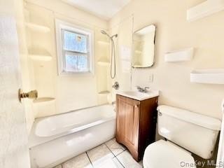 Charming Cape!!! New Kitchen, Fresh Paint, New Flooring, New - photo 12
