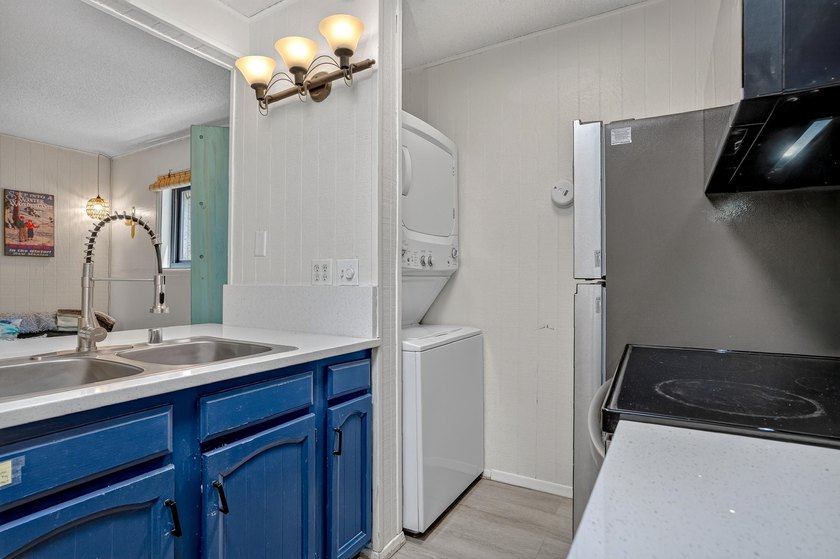 Location, Location, Location! This stylish second-floor - photo 16