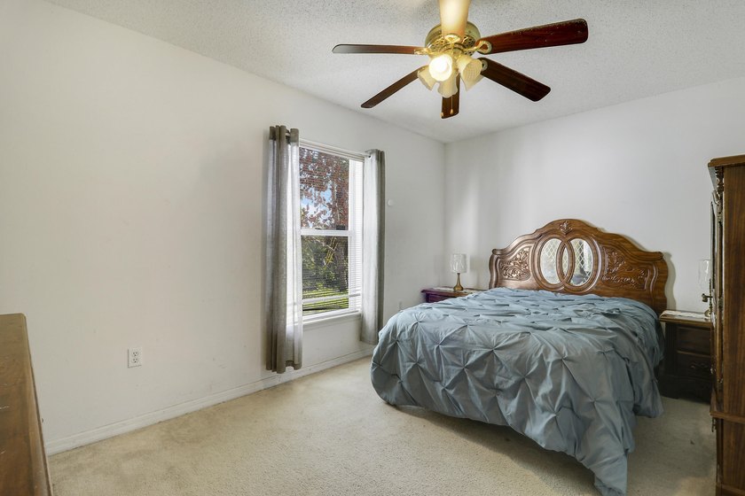 Beautiful 4-bedroom, 2-bath home located in the desirable - photo 23