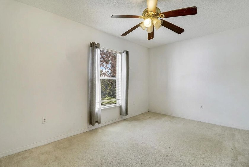Beautiful 4-bedroom, 2-bath home located in the desirable - photo 29