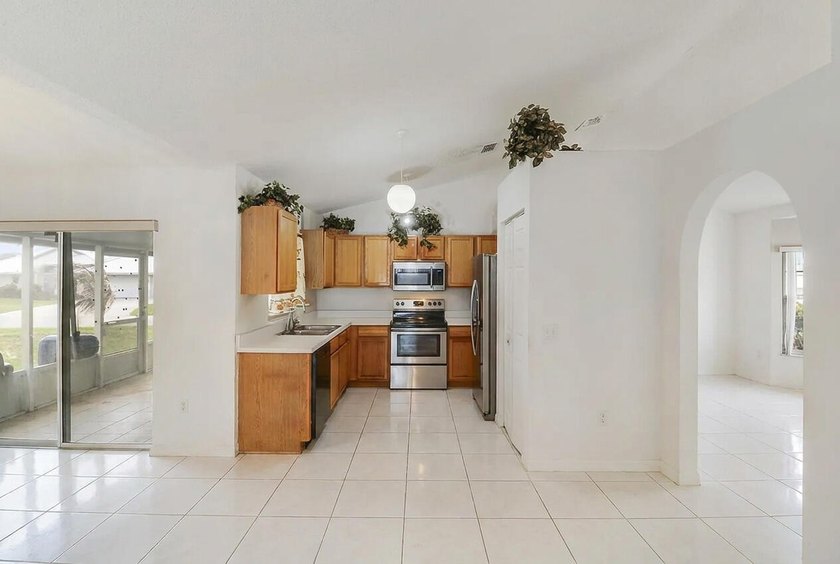 Beautiful 4-bedroom, 2-bath home located in the desirable - photo 34