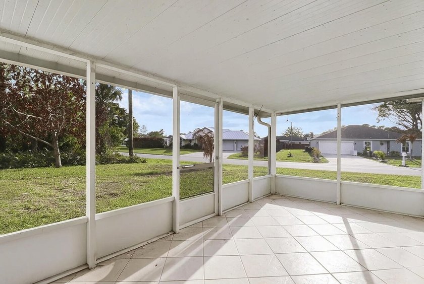 Beautiful 4-bedroom, 2-bath home located in the desirable - photo 38