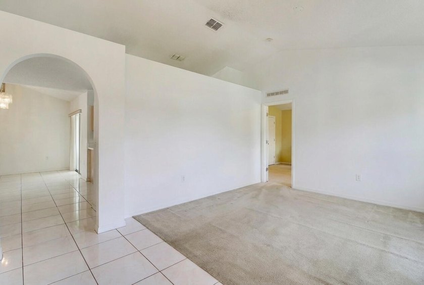 Beautiful 4-bedroom, 2-bath home located in the desirable - photo 44